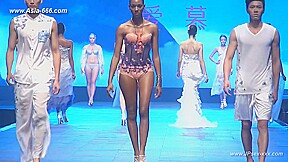 Chinese model in sexy lingerie show.20