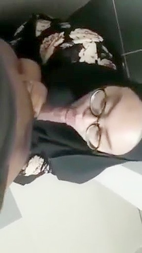 MALAY HIJAB STYLE BLOWJOB VERSION 4